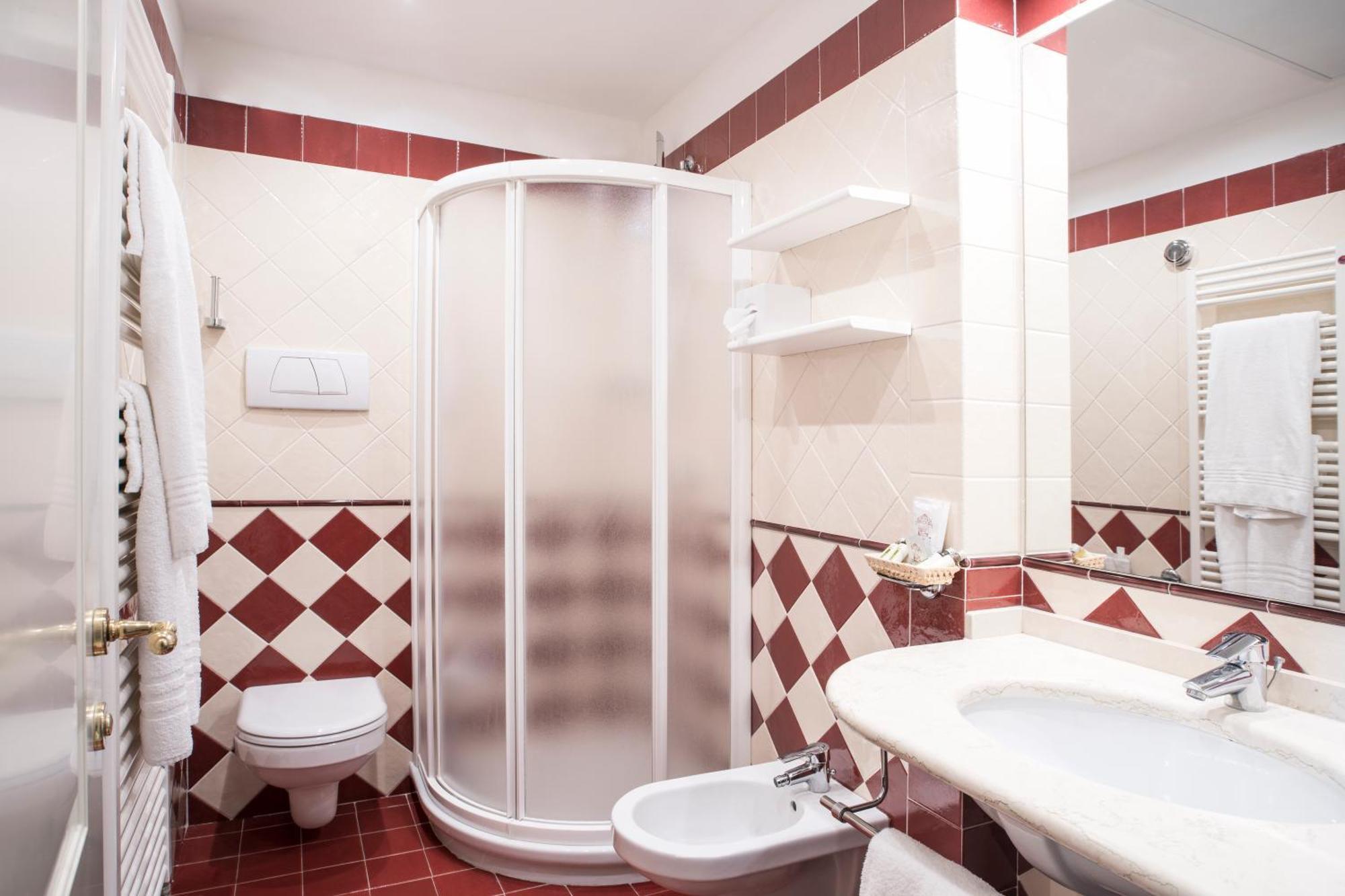 Hotel Gardenia Al Lago ガルニャーノ 部屋 写真