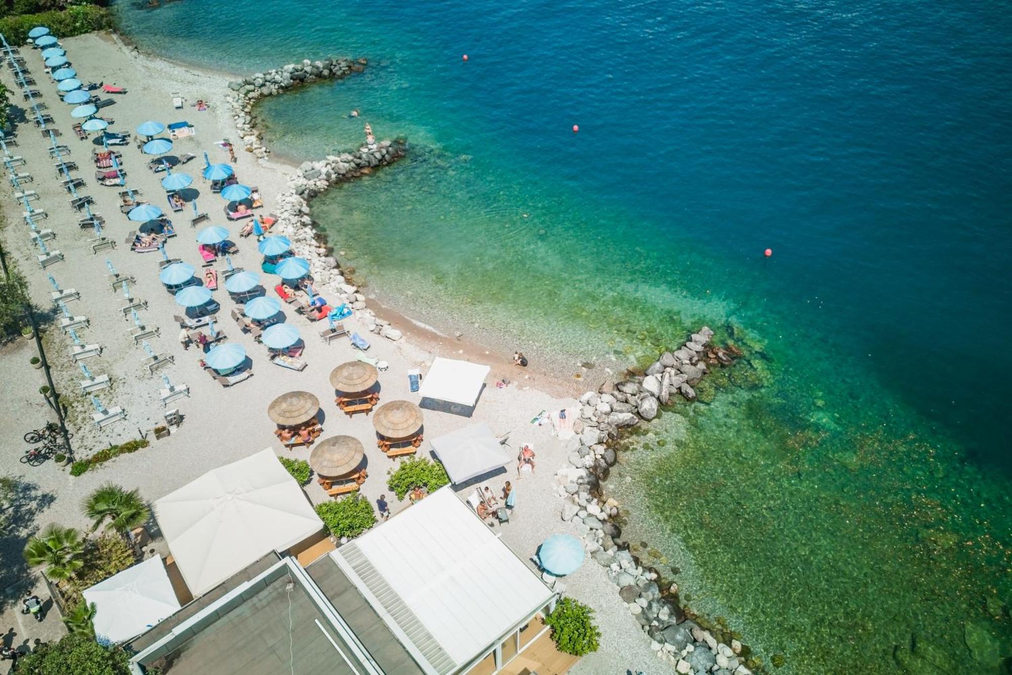 Hotel Gardenia Al Lago ガルニャーノ エクステリア 写真